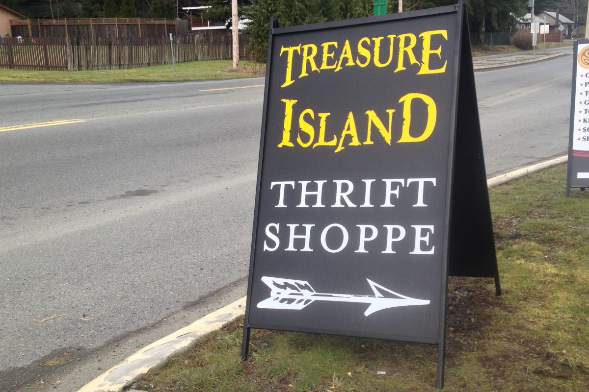 Treasure Island Thrift Metal A-Frame