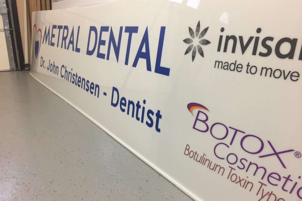 Metral Dental Face